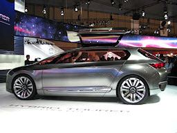 Photo - SUBARU Hybrid Tourer Concept Left-view